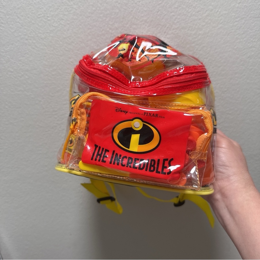 Disney Pixar The Incredibles Play Dish Toy Set & Backpack 9